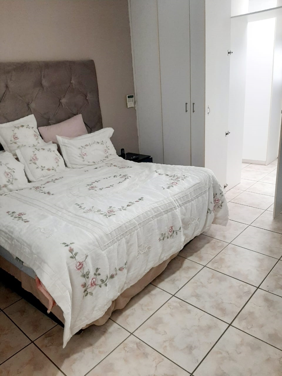 4 Bedroom Property for Sale in Beacon Bay Eastern Cape